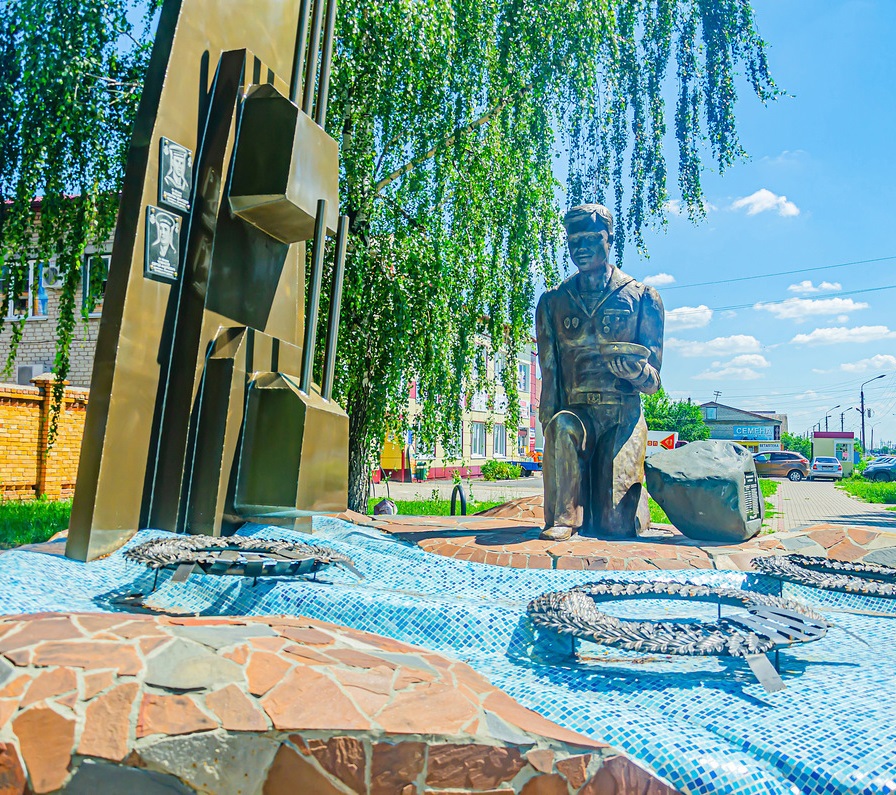 Памятник погибшим морякам корабля «Новороссийск».
